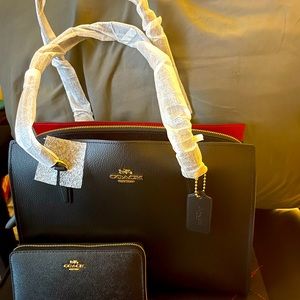 Black Coach Tote Purse With Matching Wallet